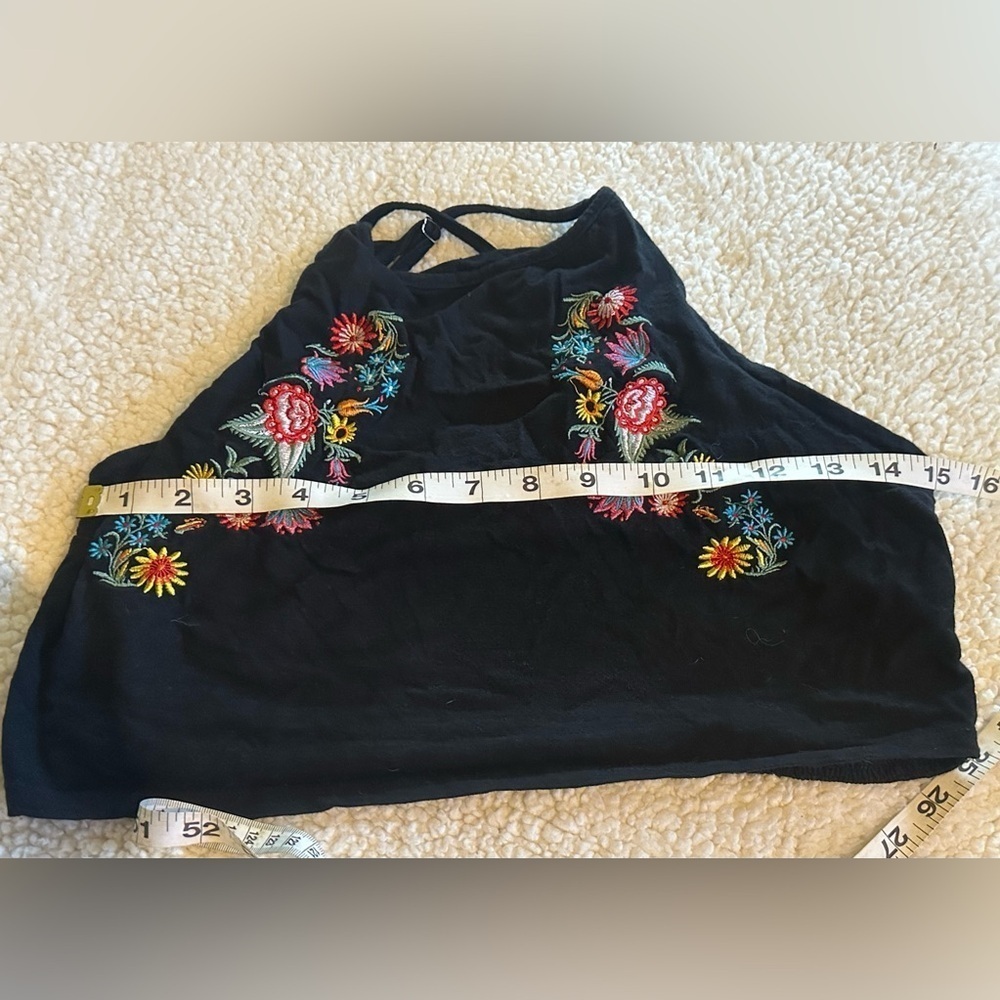 Messy Bun Just Chillin Women’s Black with Floral Crop Top Size Large - Picture 4 of 7